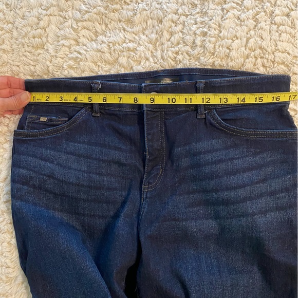 Lee Women’s Size 12 Reg Fit Mid Rise Straight Leg Flex Motion Dark Indigo Jeans - Picture 6 of 6